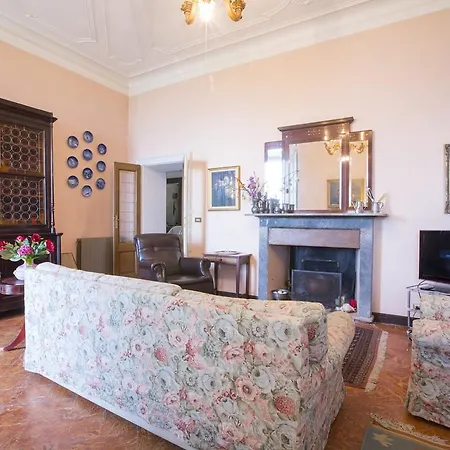 Lucilla Apt. 1 Μενάτζιο